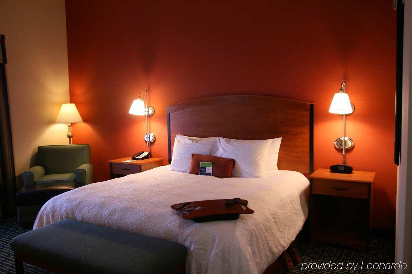 Hampton Inn & Suites Ridgecrest Room photo
