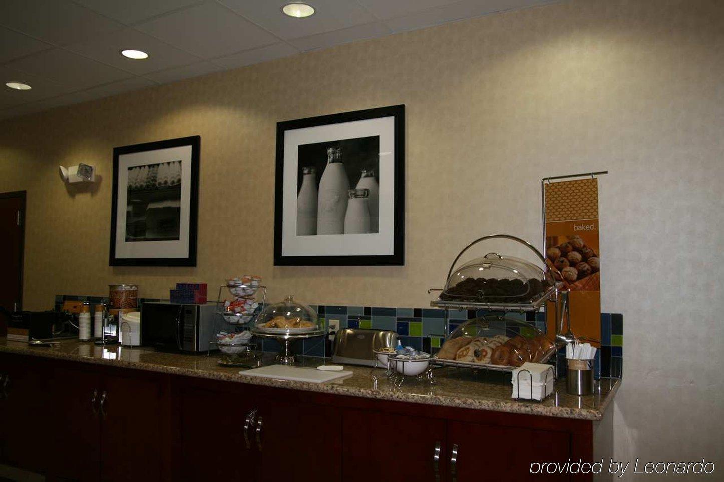 Hampton Inn & Suites Ridgecrest Restaurant photo