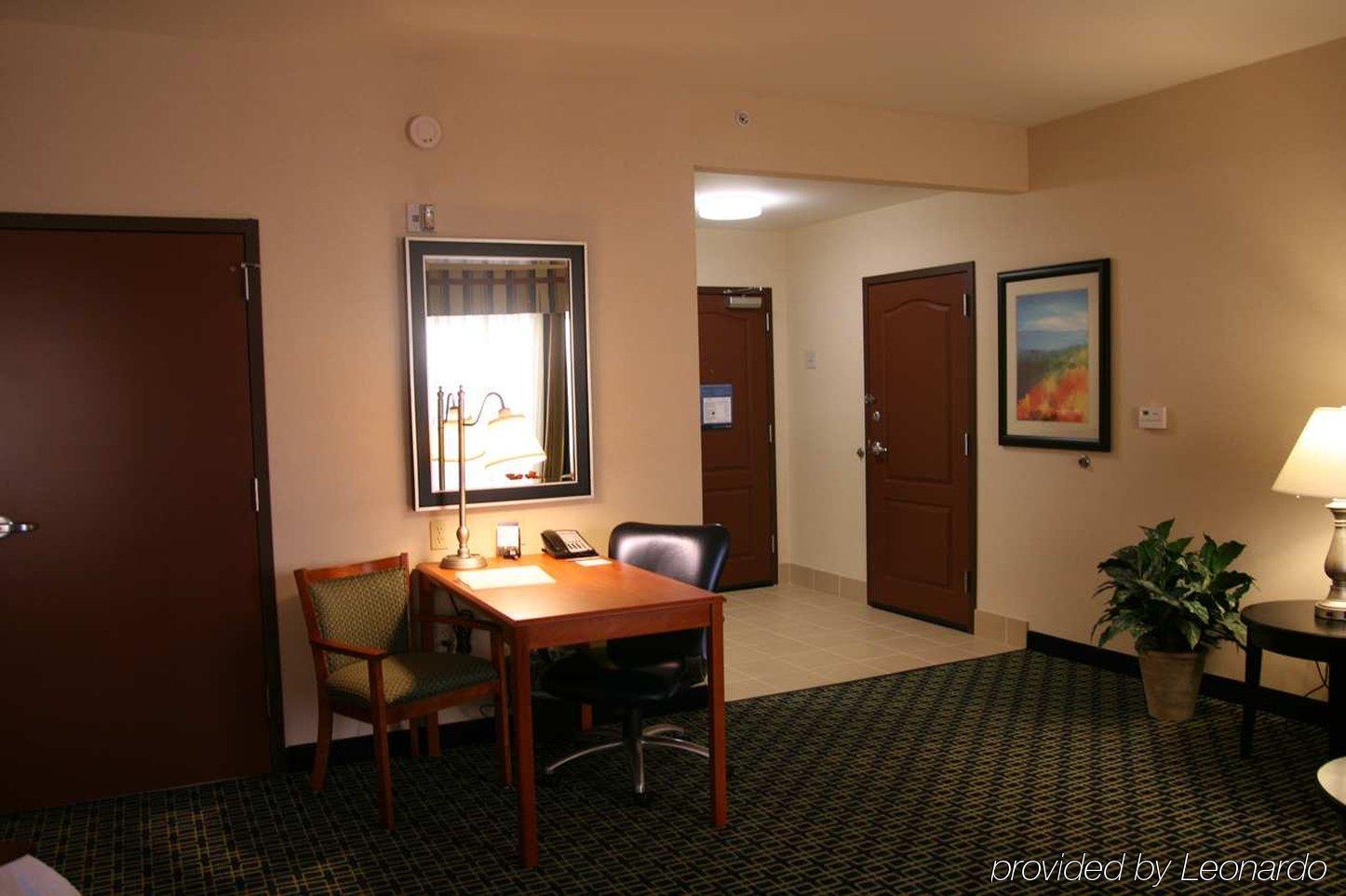 Hampton Inn & Suites Ridgecrest Room photo